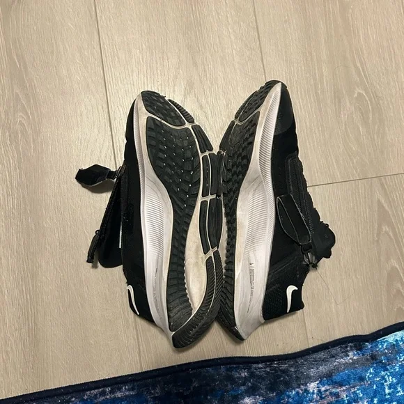 Nike Black Athletic Shoes with Lime Green Insoles - Picture 5 of 5